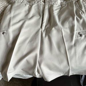 Izod - cargo shorts size 36 creamy beige color like brand new